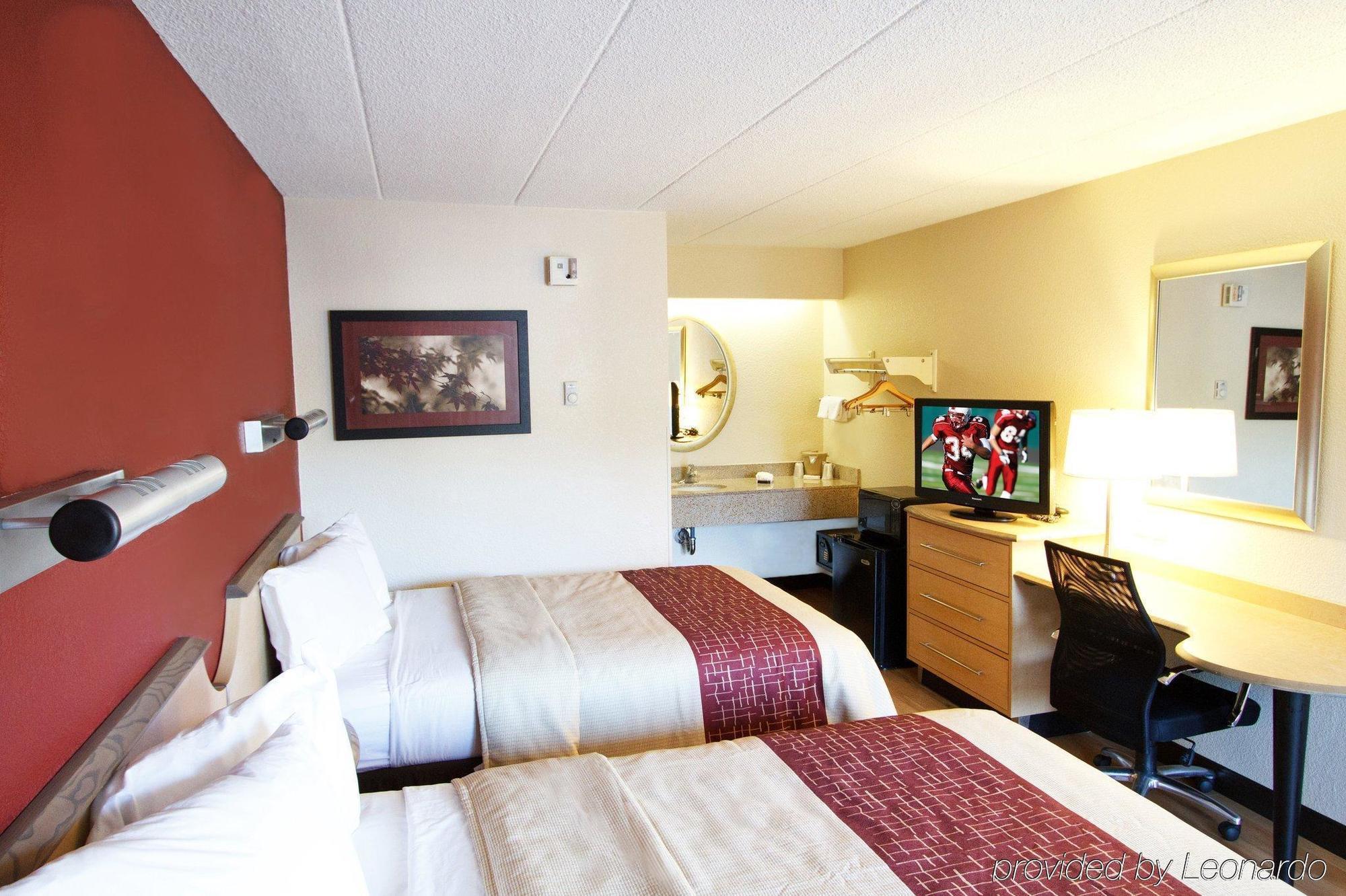 Red Roof West - Western Michigan U Motel 2*
